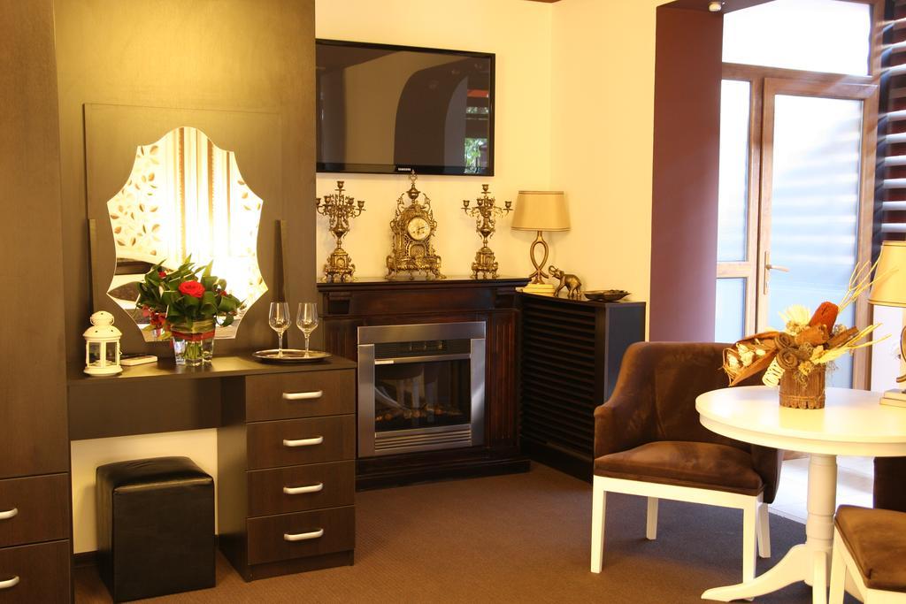 Rixo`s GuestHouse Cîrcea Extérieur photo